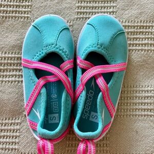 Speedo surfwalker kids shoes size small